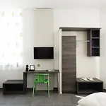 Eee מלון טראון
