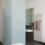 Eee 3* טראון