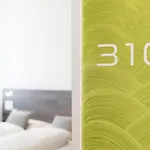 Eee טראון