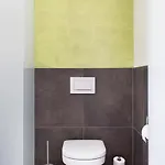 Eee מלון 3*