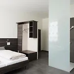 מלון Eee 3*