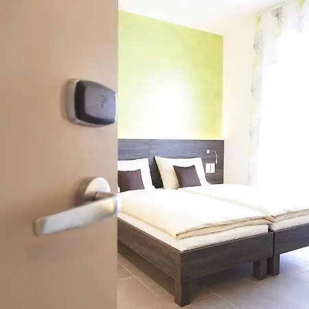 Отель Eee Траун