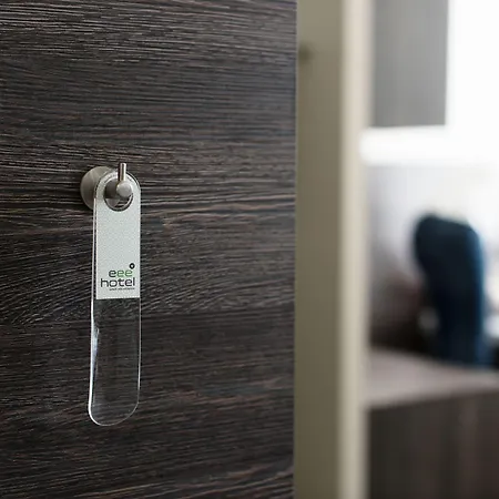 Eee Hotel