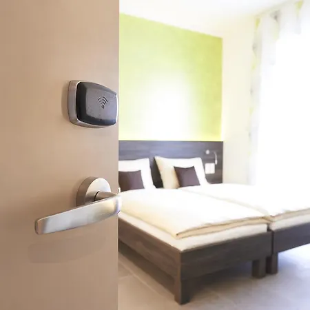 Eee Hotel