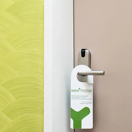 Eee Hotel